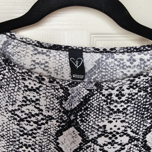 Windsor Snake Pattern Long Sleeve Crop Top Small Womens - Picture 3 of 5